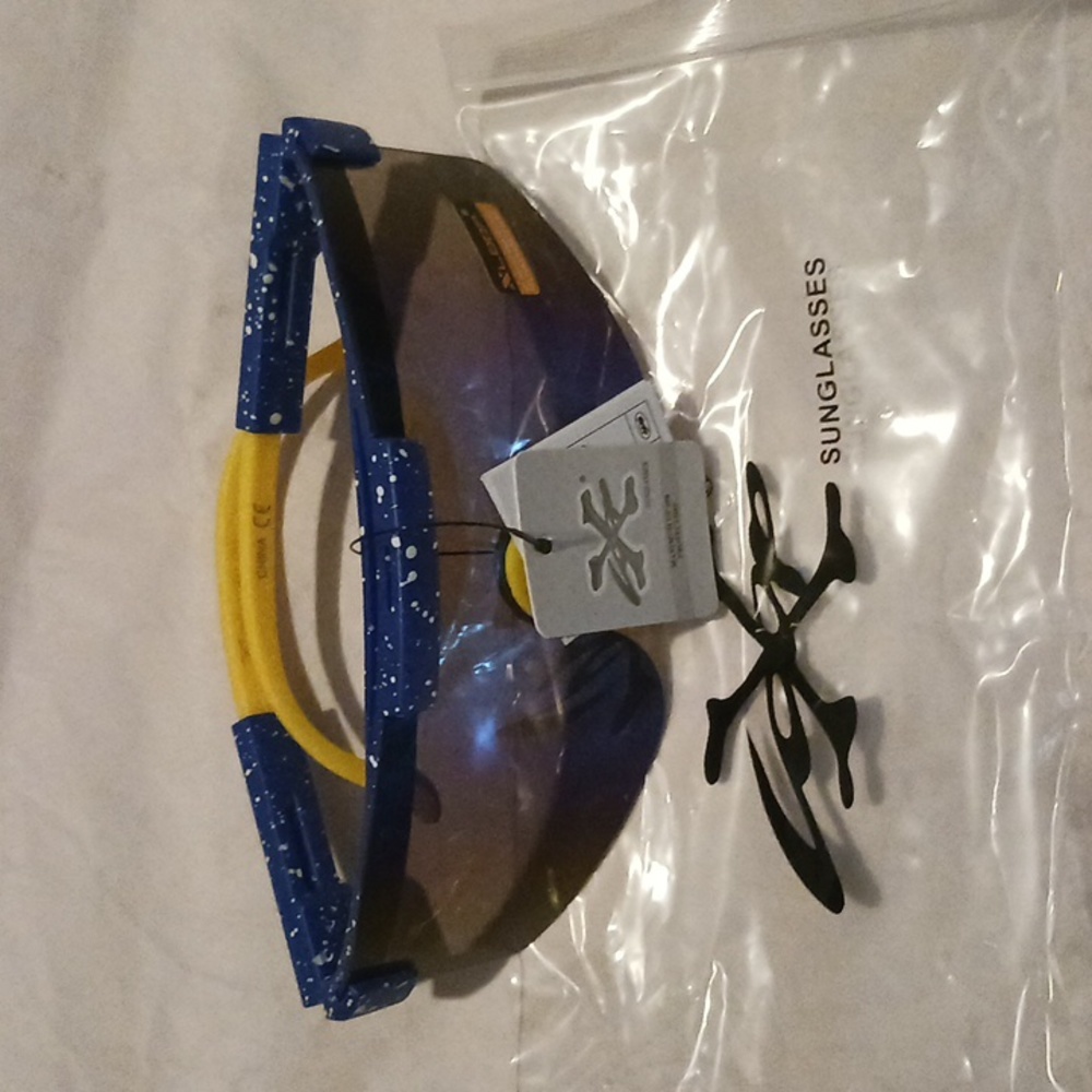 XLOOP Sunglasses. NWT. UV400.